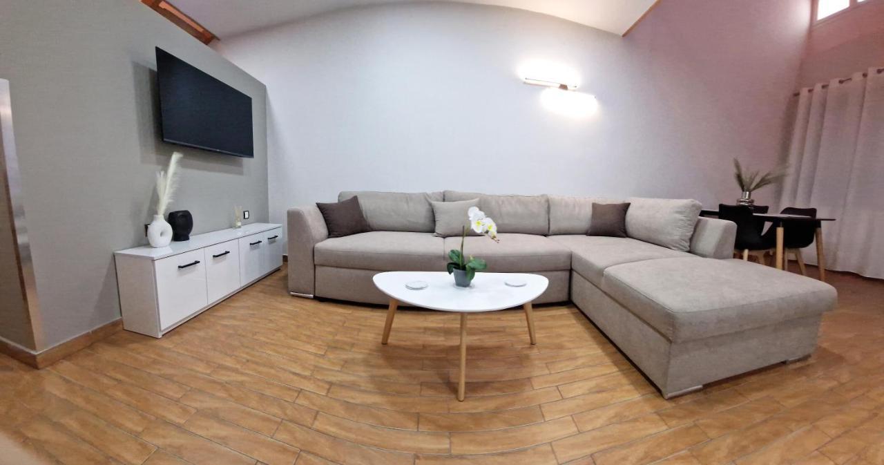 Pg Luxury Apartment Kavala Exterior photo